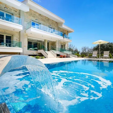 Supreme Luxury Aparthotel