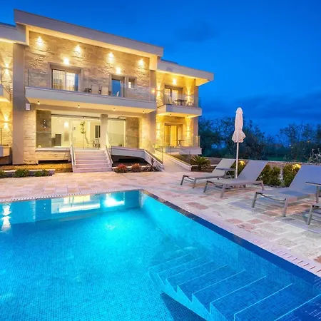 Supreme Luxury Aparthotel