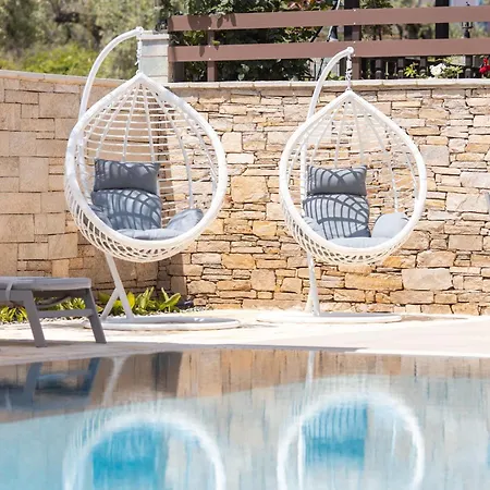 Supreme Luxury Apartahotel 4*