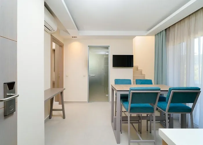 Supreme Luxury Aparthotel 4*