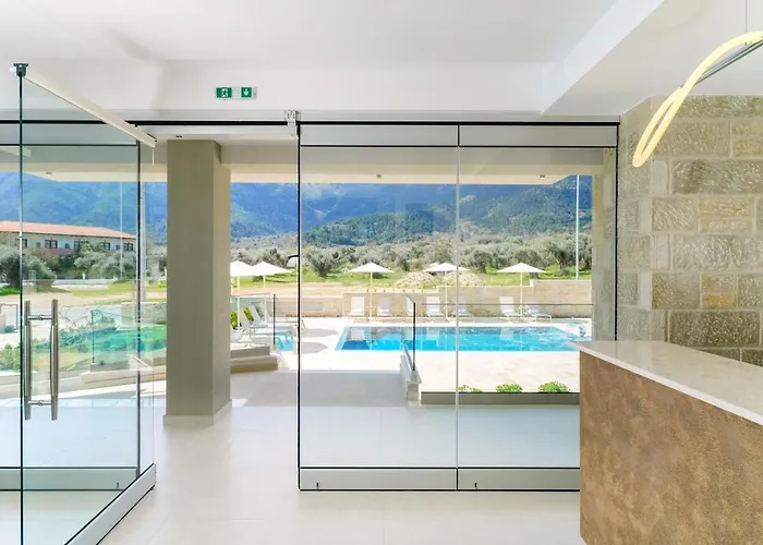 Supreme Luxury Aparthotel 4*