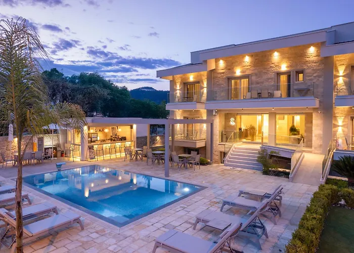 Supreme Luxury Aparthotel