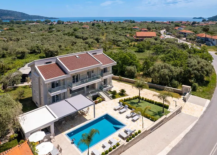 Supreme Luxury Aparthotel 4*